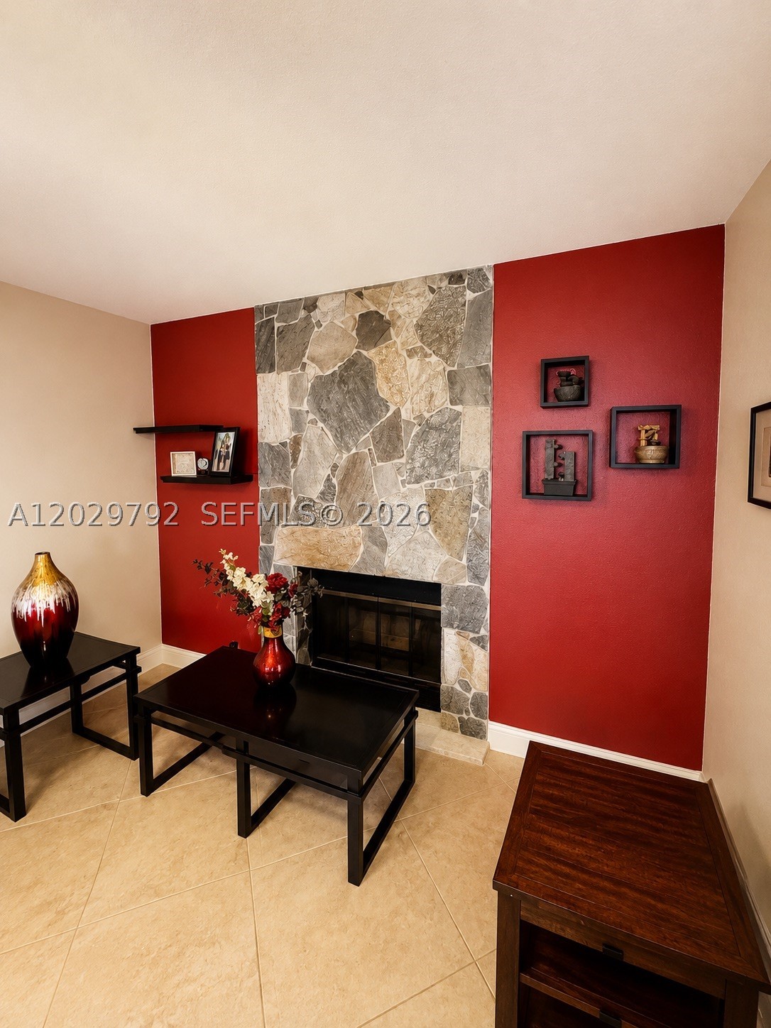 COUNTRY ISLES - Residential