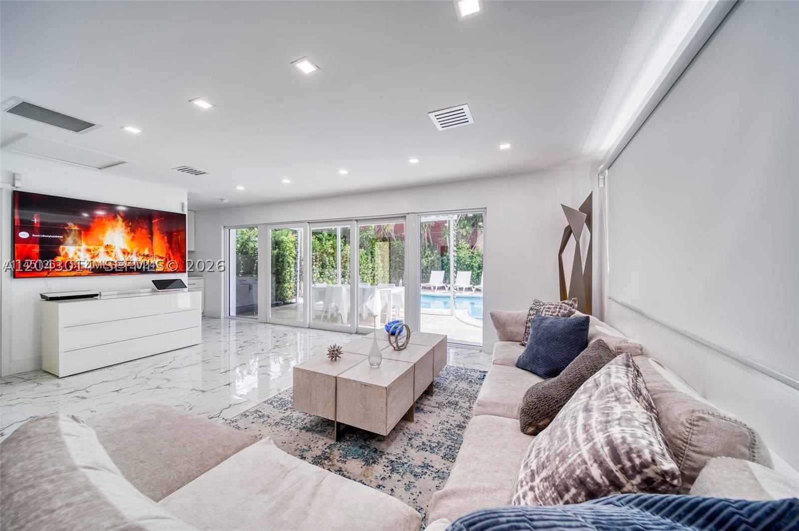 WOODSIDE - Residential