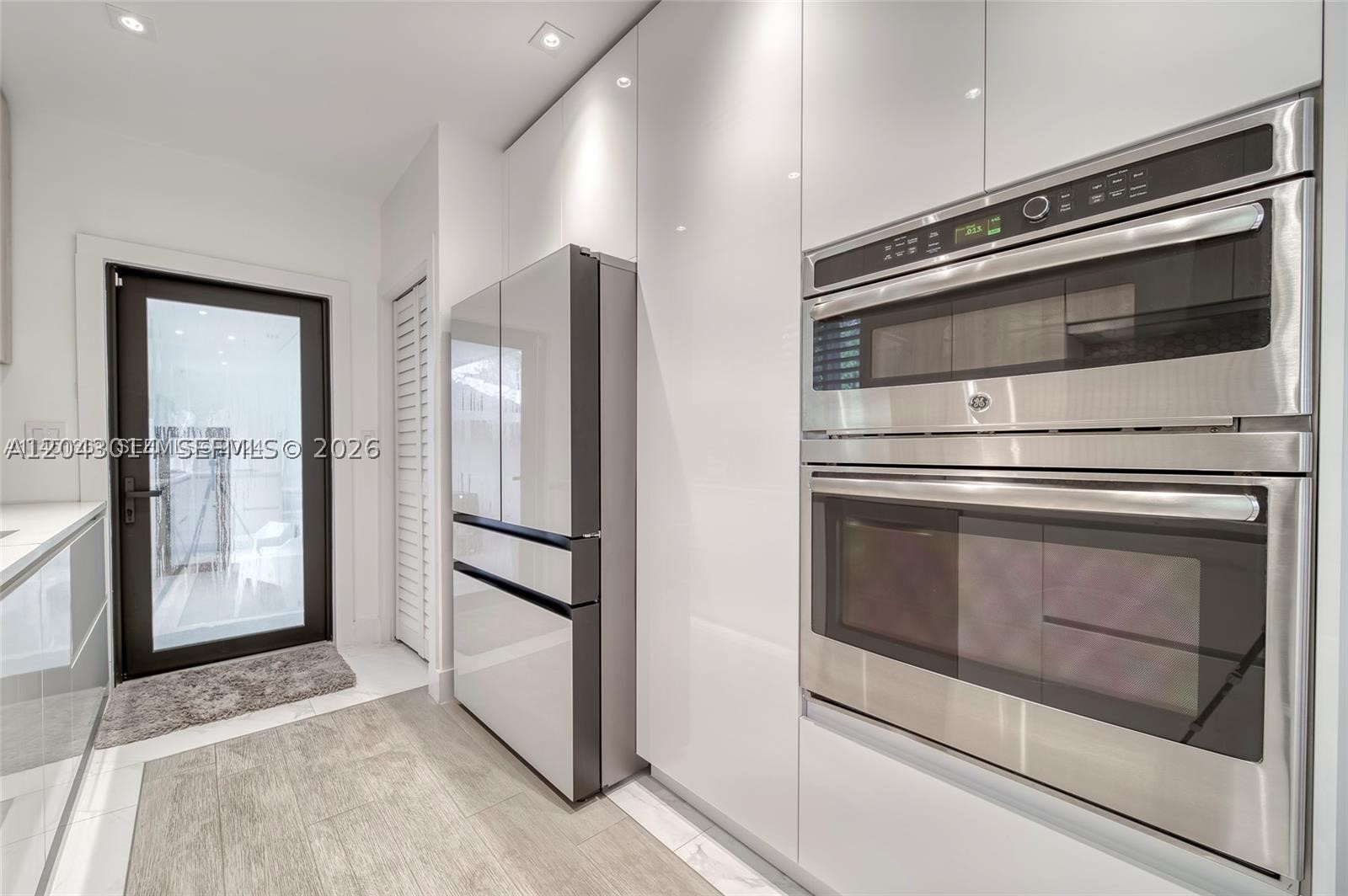 WOODSIDE - Residential