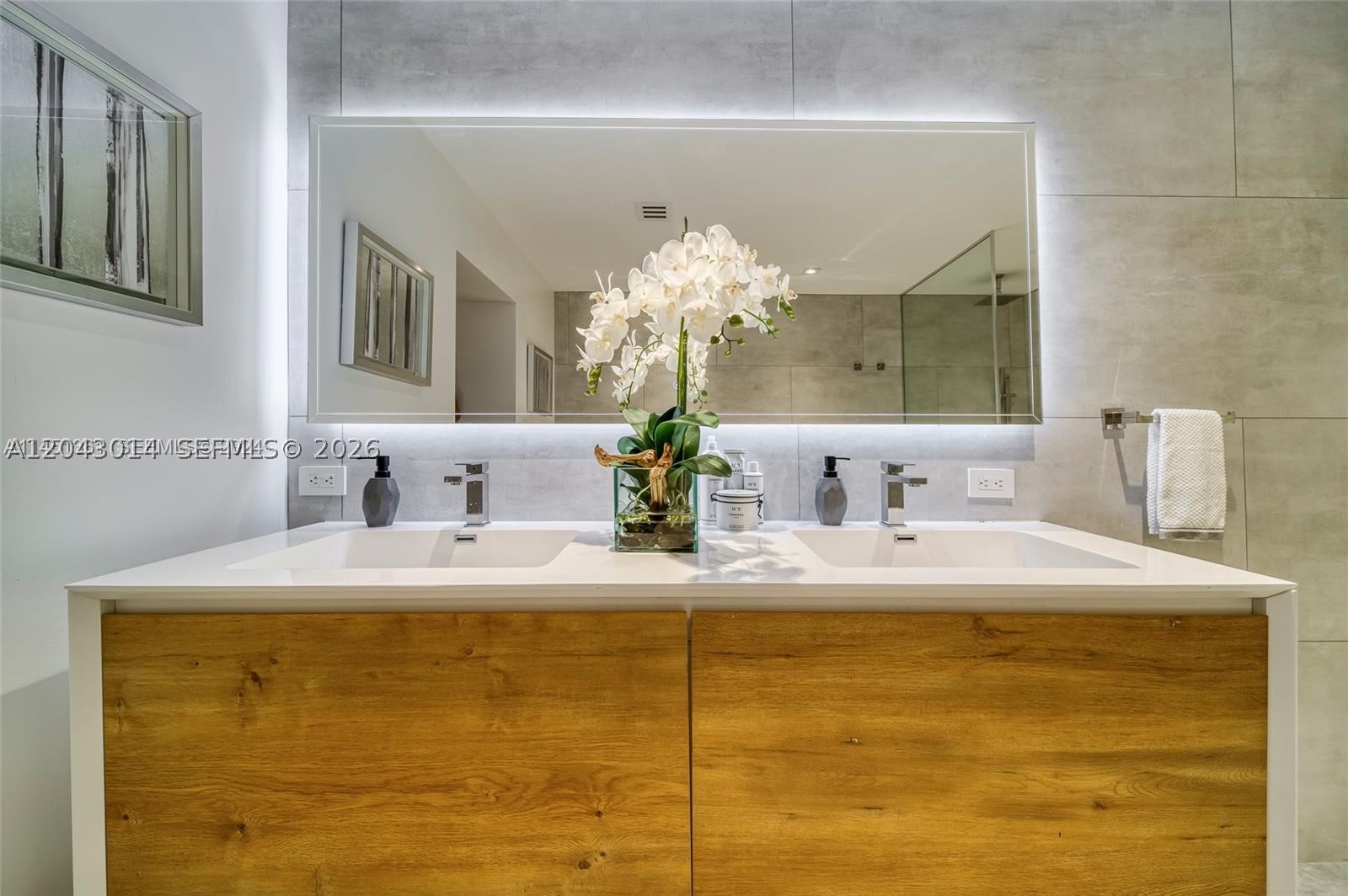 WOODSIDE - Residential
