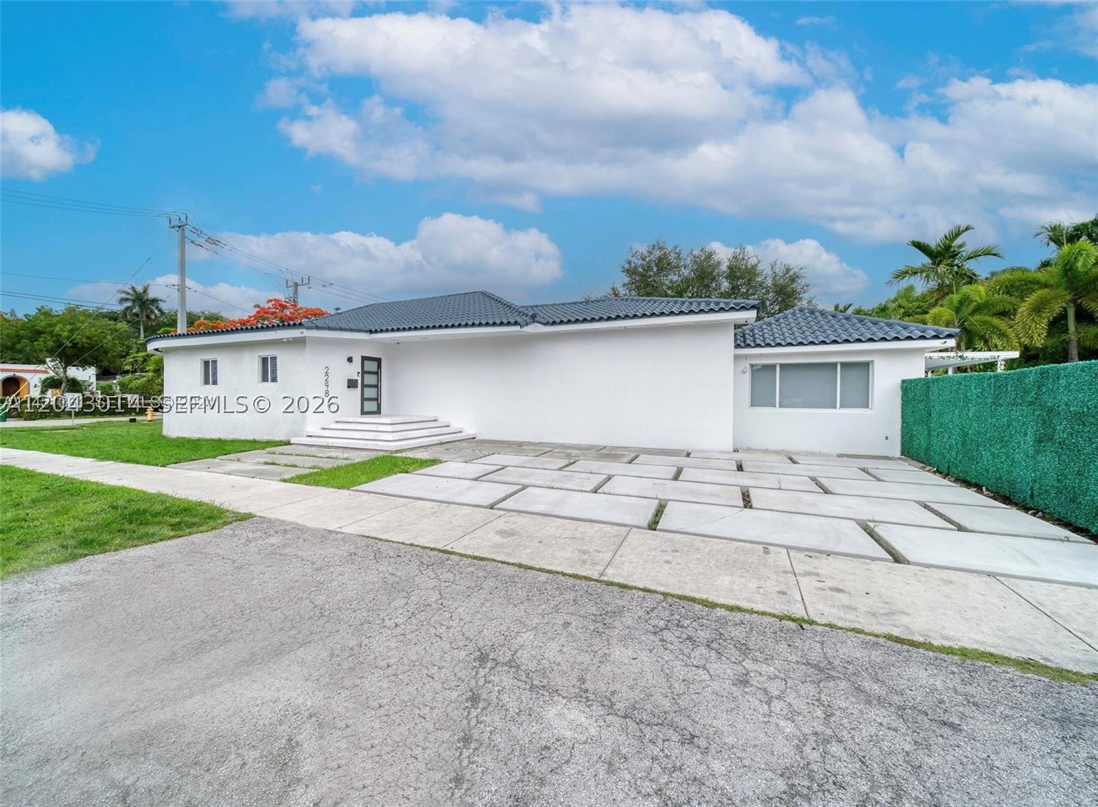 WOODSIDE - Residential