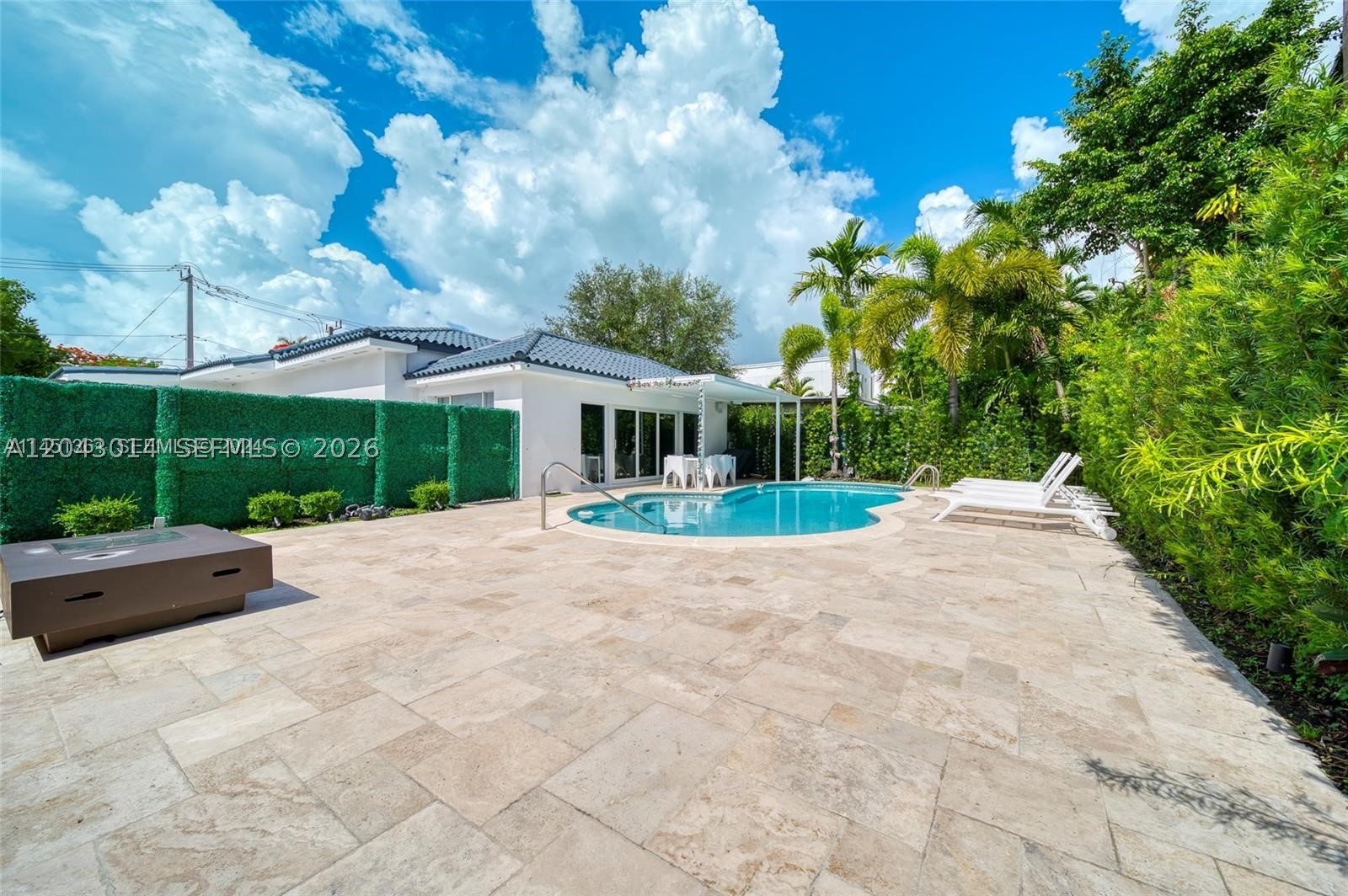 WOODSIDE - Residential