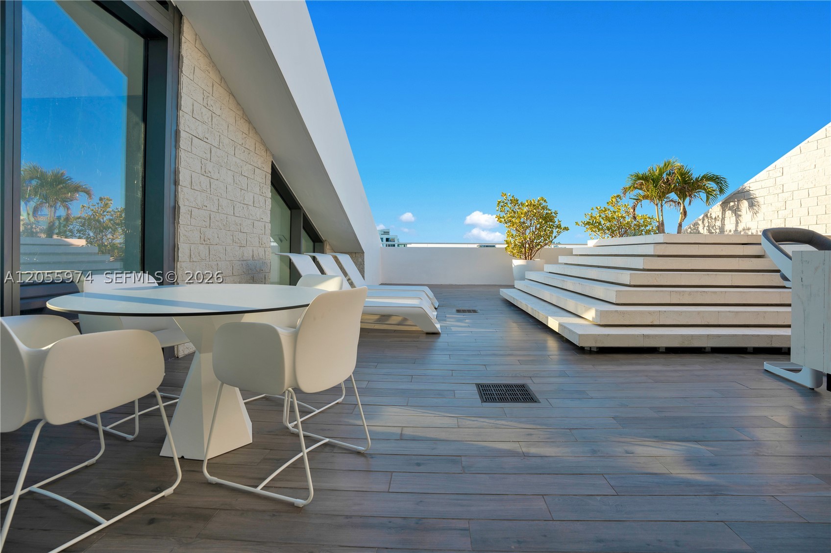 RISE CONDO - Residential
