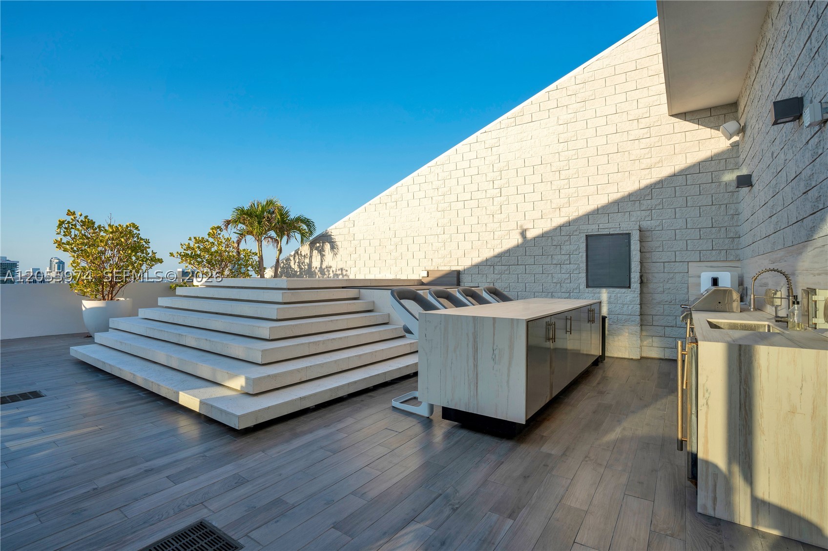 RISE CONDO - Residential