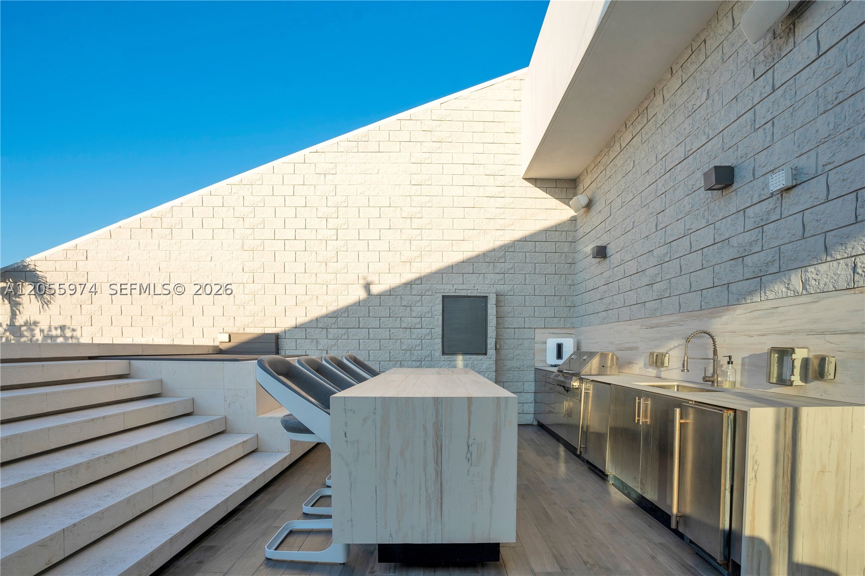 RISE CONDO - Residential