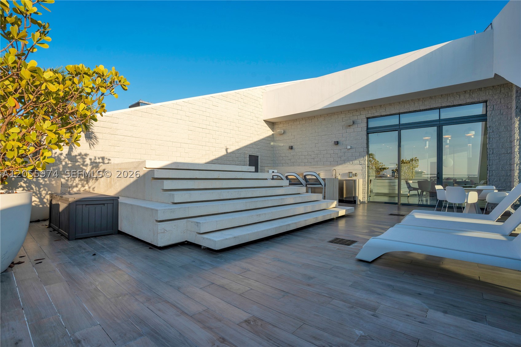 RISE CONDO - Residential