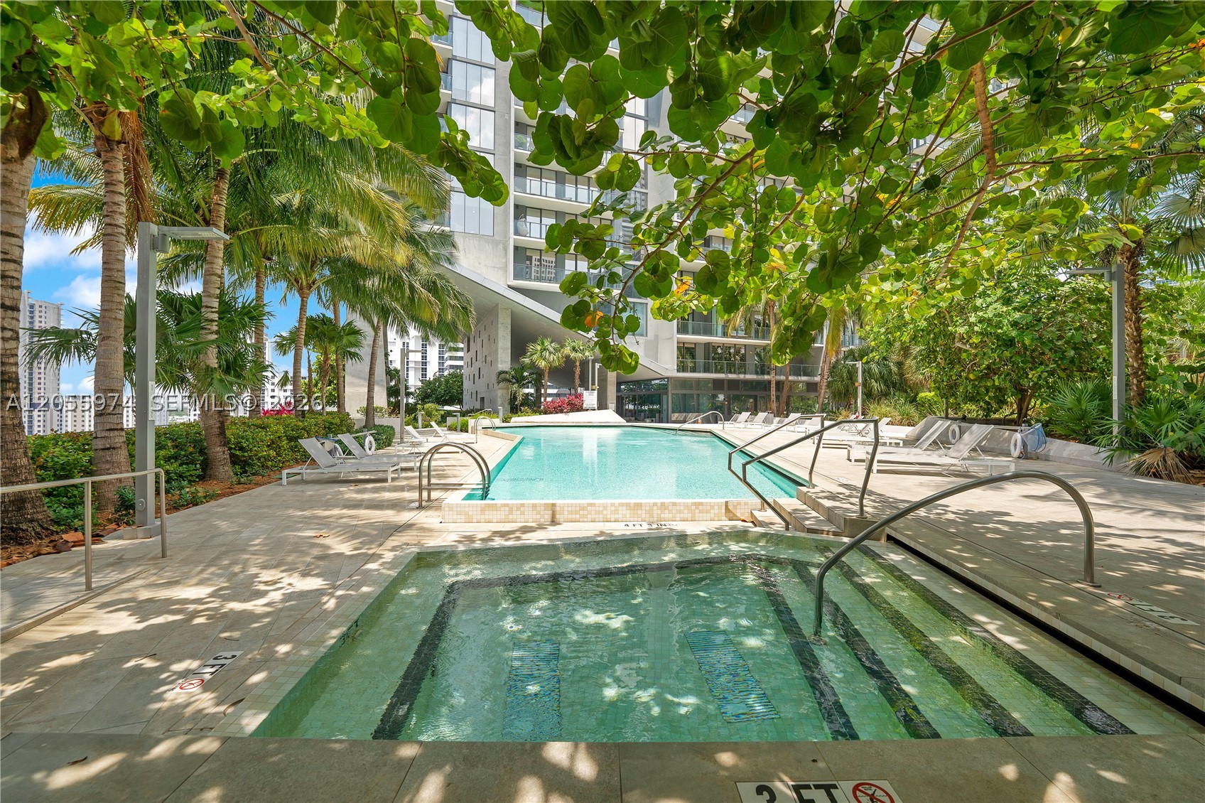 RISE CONDO - Residential