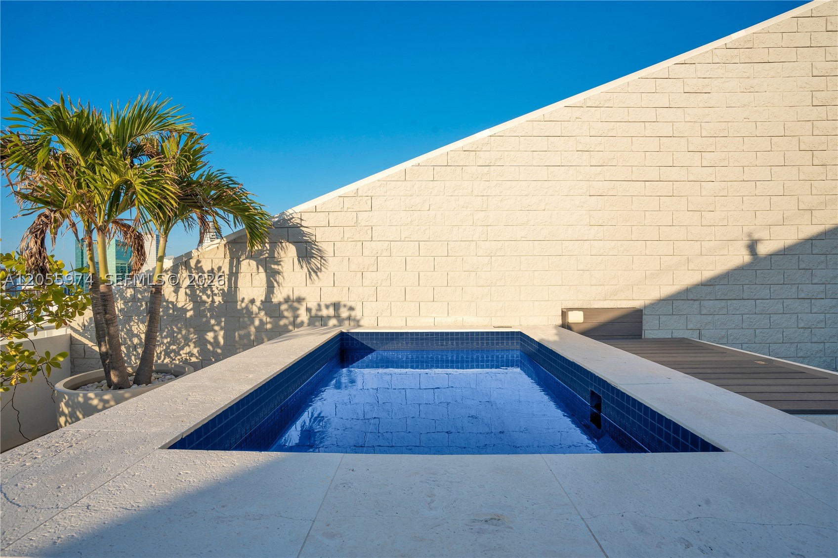 RISE CONDO - Residential