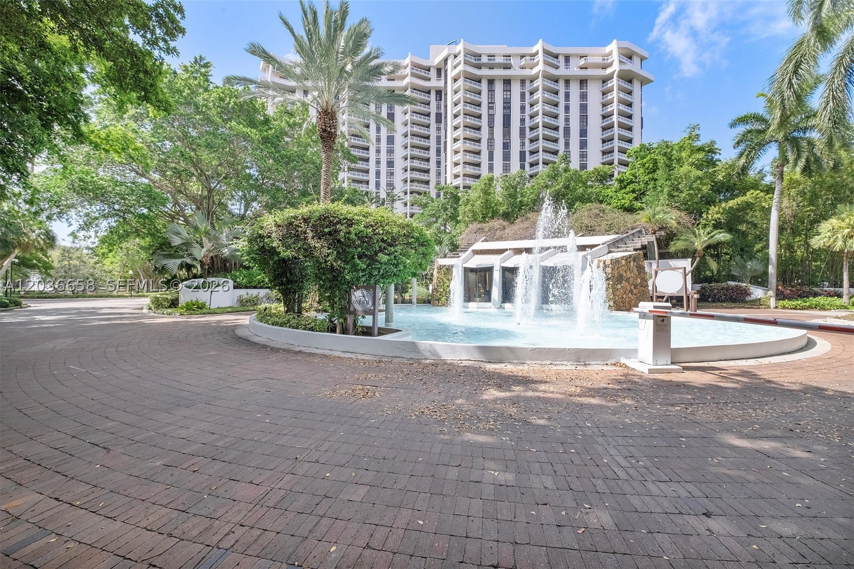 TOWERS OF QUAYSIDE CONDO - Residential