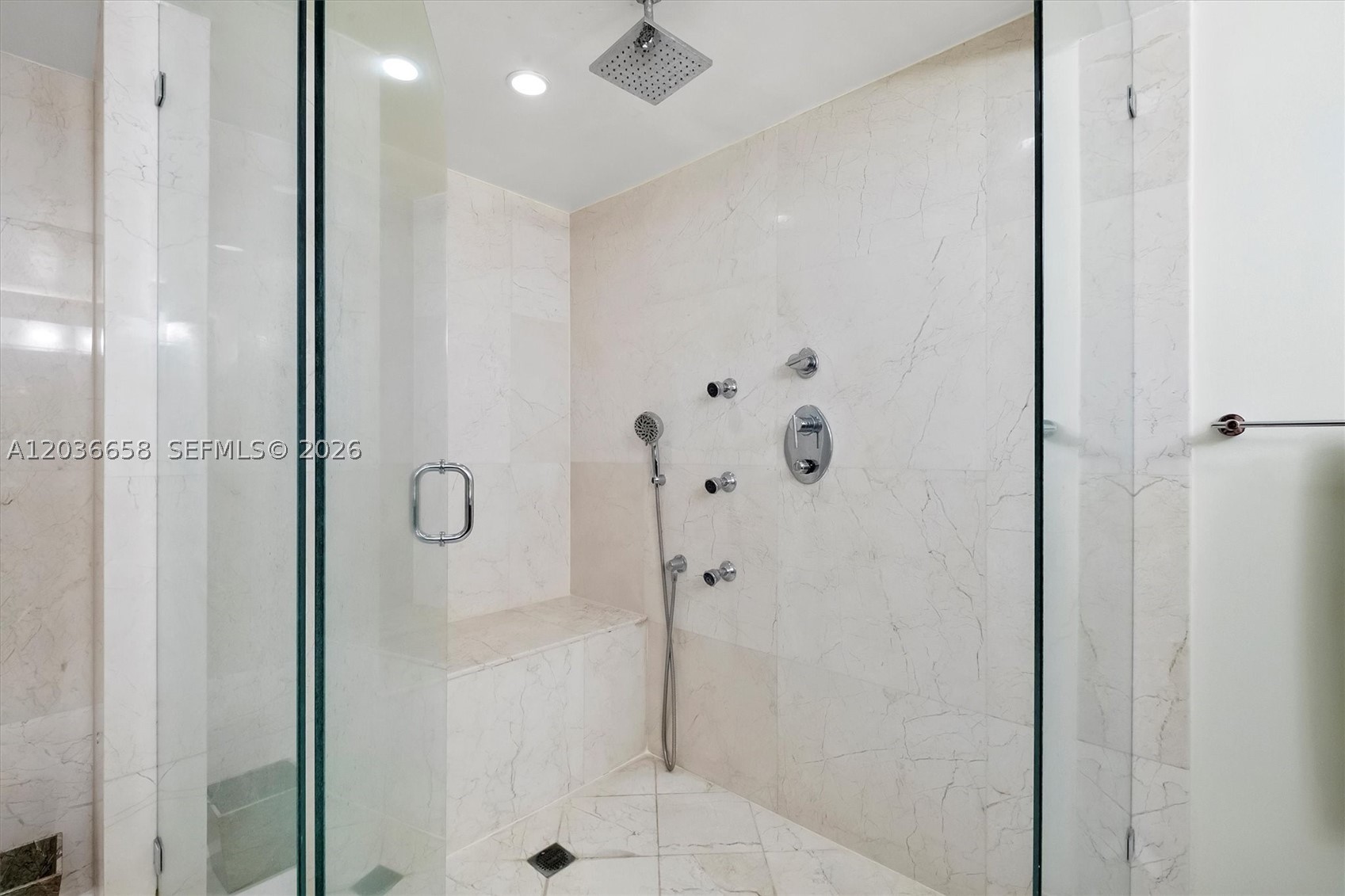 TOWERS OF QUAYSIDE CONDO - Residential