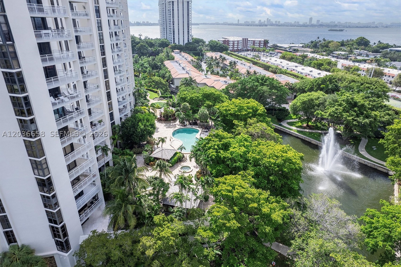 TOWERS OF QUAYSIDE CONDO - Residential