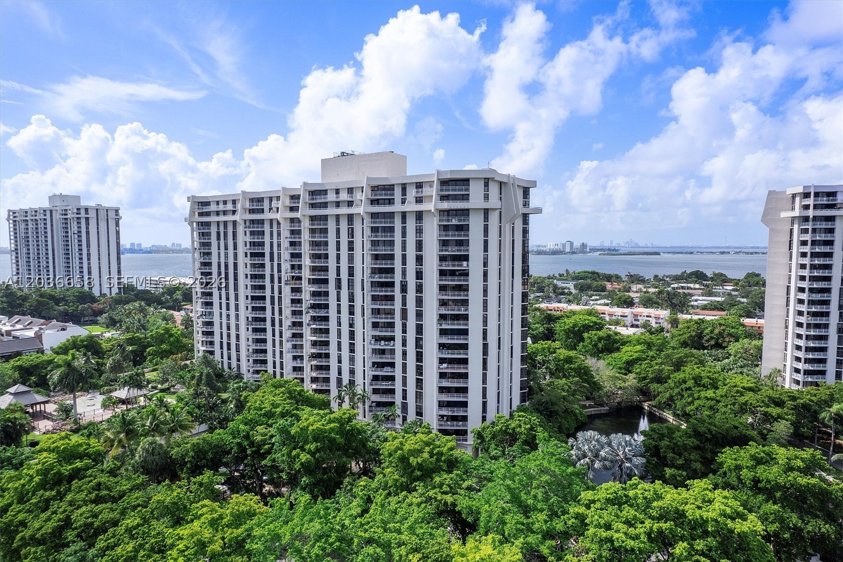 TOWERS OF QUAYSIDE CONDO - Residential