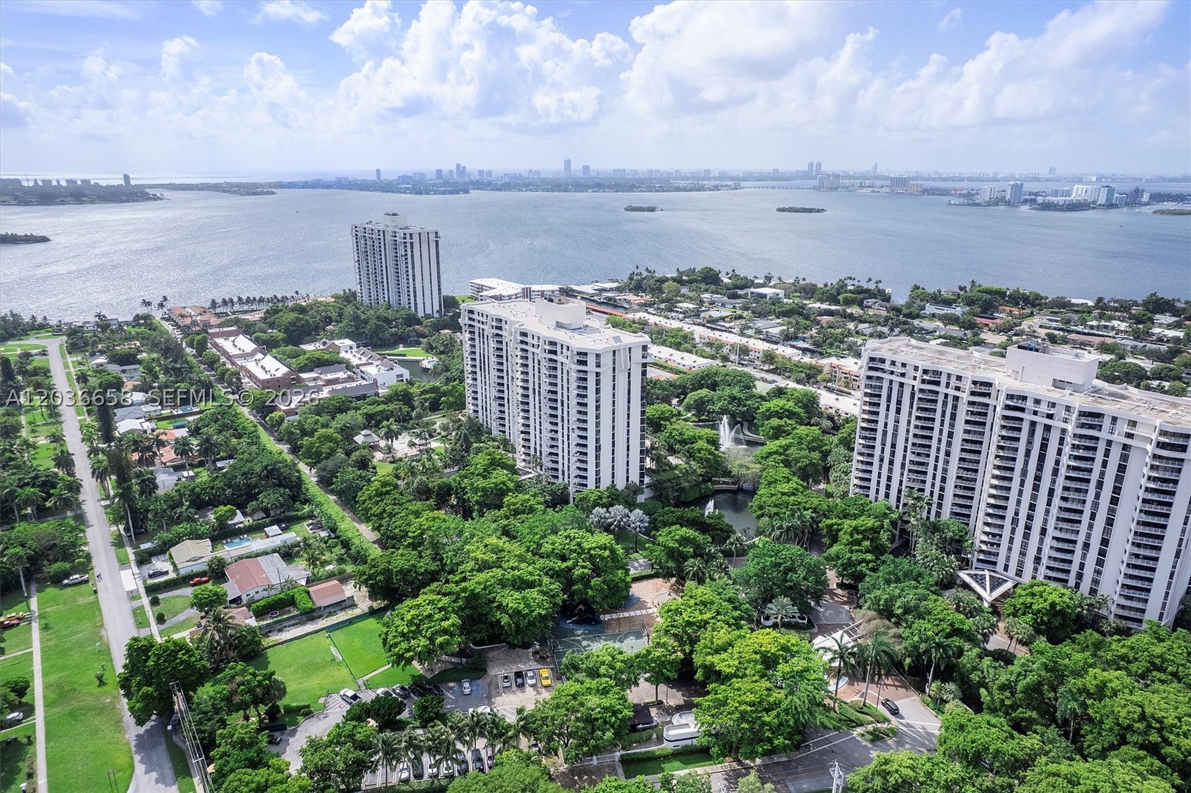 TOWERS OF QUAYSIDE CONDO - Residential