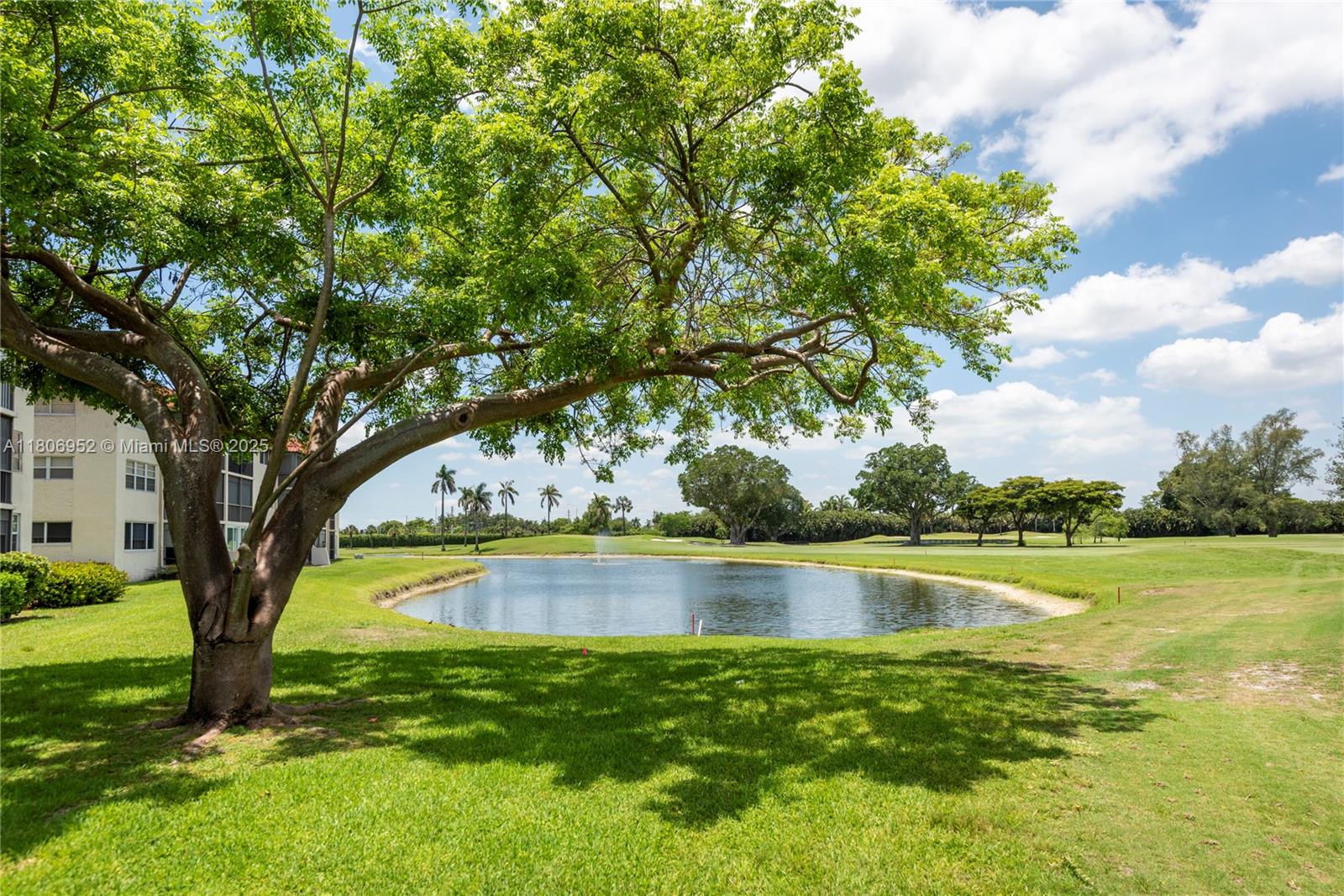 HOLLYBROOK GOLF AND - Residential