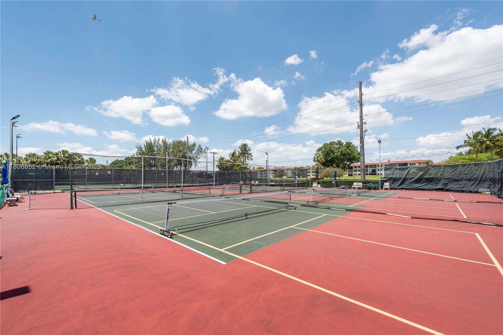HOLLYBROOK GOLF AND - Residential