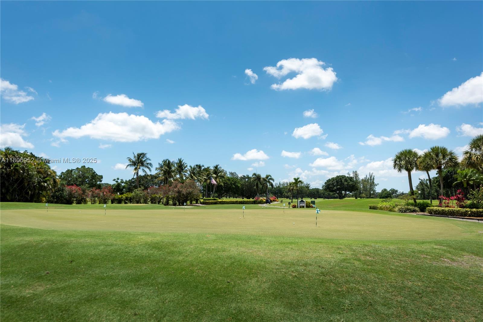 HOLLYBROOK GOLF AND - Residential