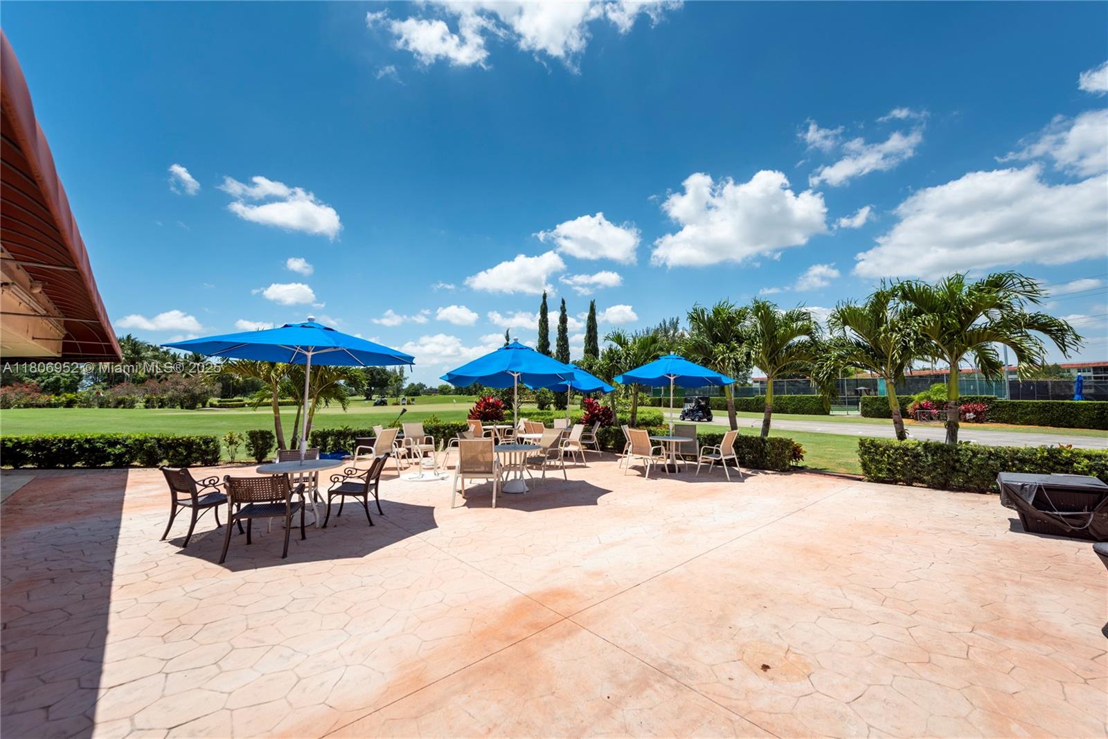 HOLLYBROOK GOLF AND - Residential