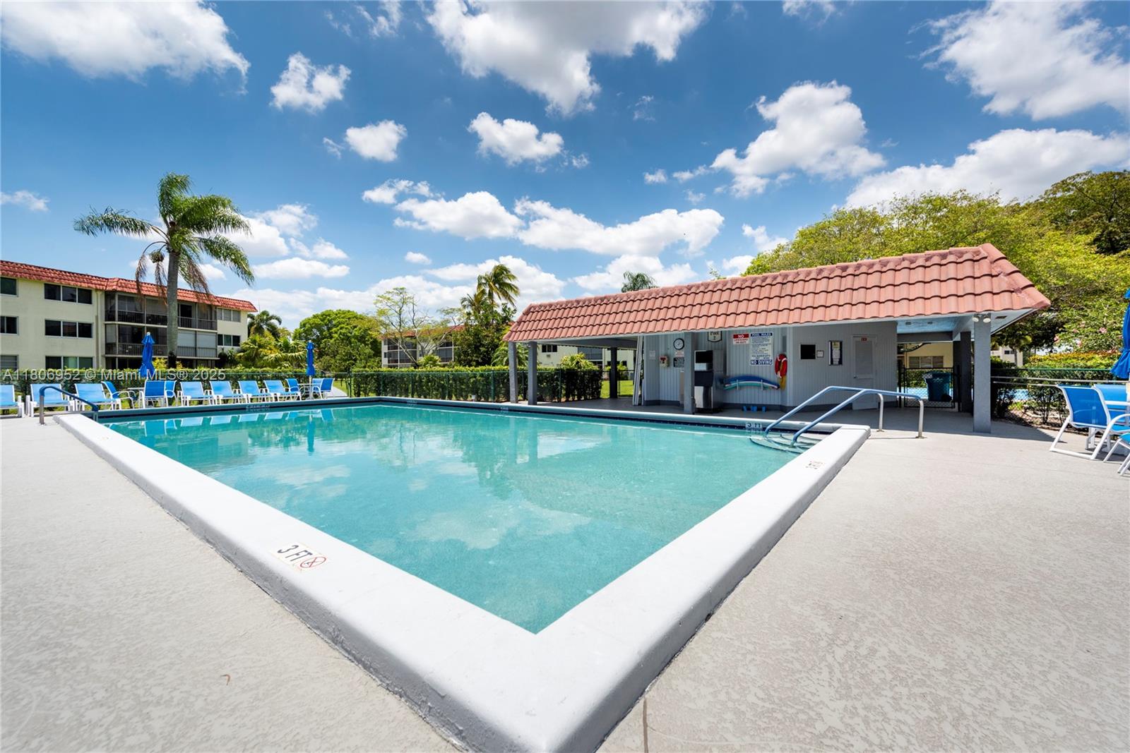 HOLLYBROOK GOLF AND - Residential