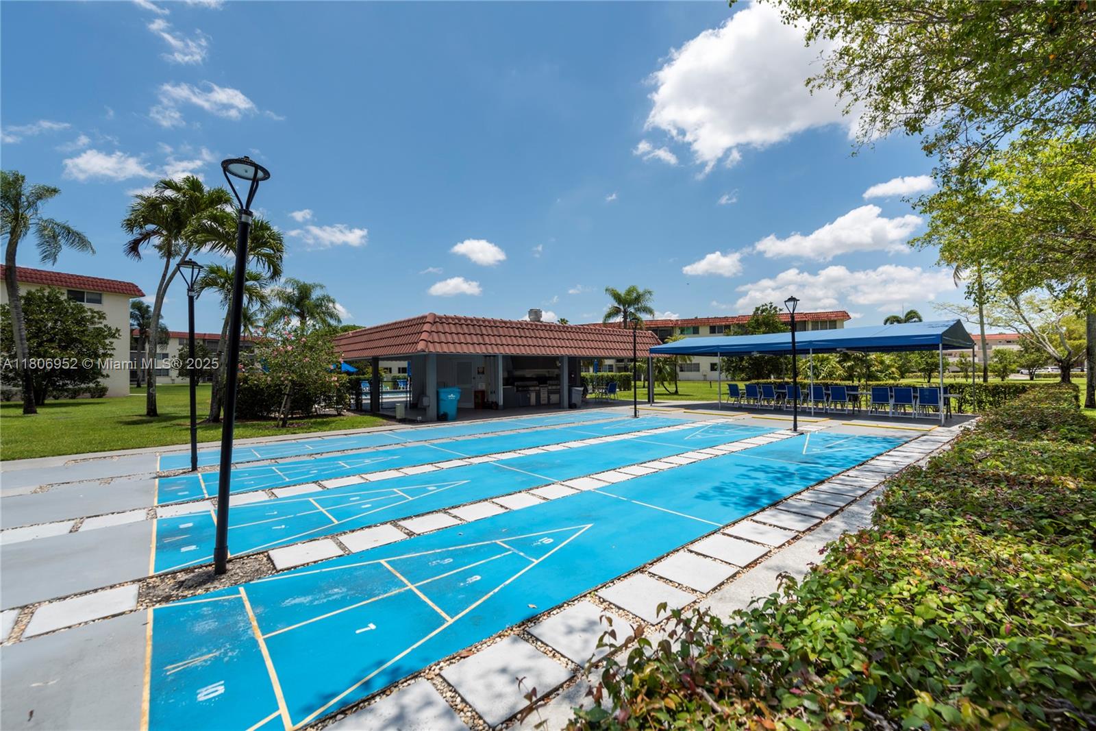 HOLLYBROOK GOLF AND - Residential