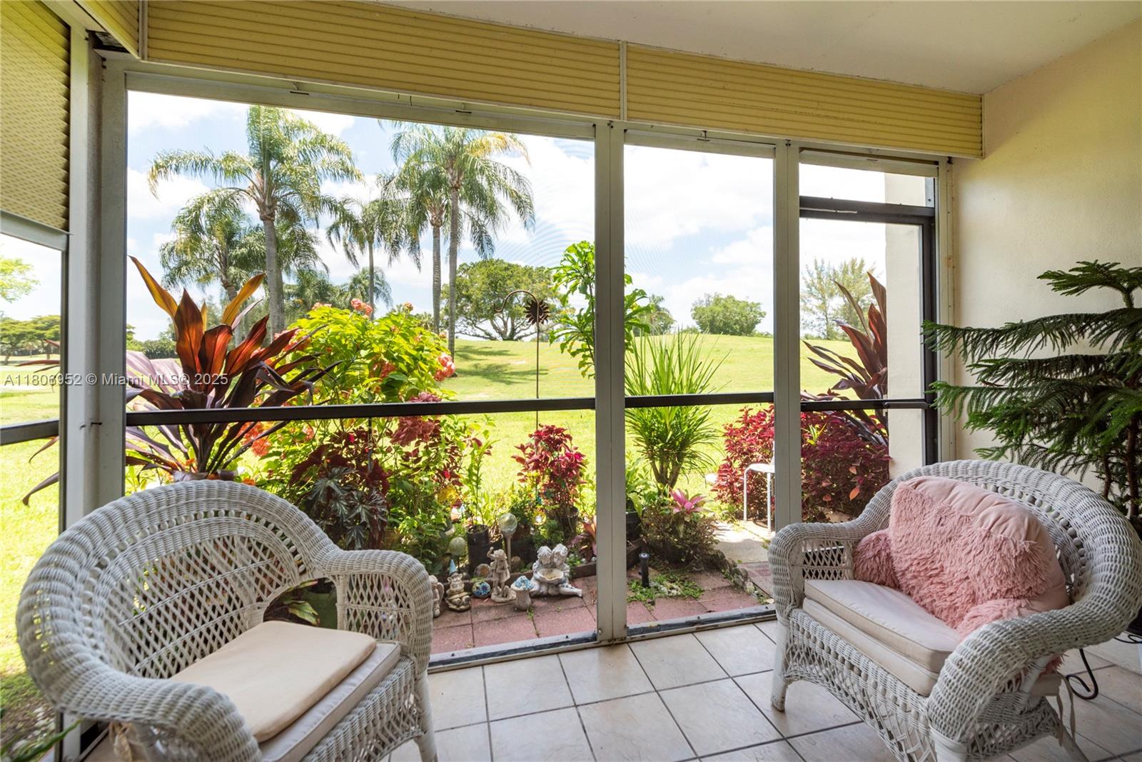 HOLLYBROOK GOLF AND - Residential