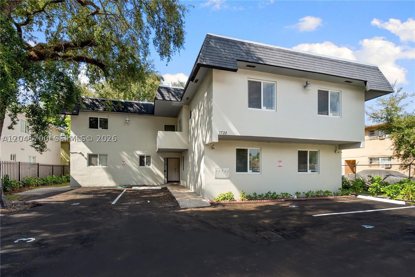 THIS STUNNING TOP FLOOR, 2-BED CORNER UNIT SPORTS ITALIAN FLOORING, A GORGEOUS QUARTZ + STAINLESS STEEL KITCHEN w/ BRAND NEW APPLIANCES, CENTRAL A/C, DISHWASHER, IMPACT WINDOWS + DOORS, INCREDIBLY LIGHT + BRIGHT AMBIANCE w/ ASSIGNED GATED PARKING. THIS PRIVATE 5-UNIT ENCLAVE IN THE CHIC LITTLE RIVER NEIGHBORHOOD IS MINUTES AWAY FROM SUPERMARKETS, BUS STOP, MALL, AND MORE. THE BUILDING IS INCREDIBLY QUIET + PEACEFUL, FULLY GATED + SECURE, PROFESSIONALLY MANAGED + METICULOUSLY LANDSCAPED. RAPID APPROVAL AVAILABLE. ONE-YEAR LEASE ONLY.