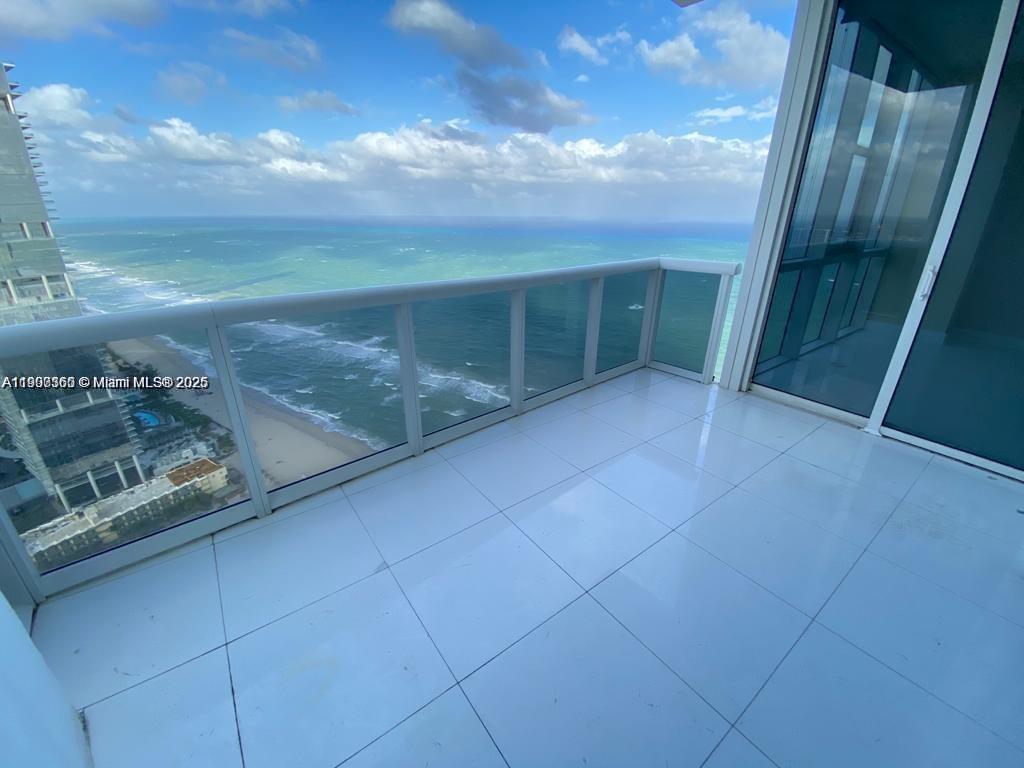 PH 2, 2 1/2 with the best view for the day and the night. All amenities you are looking for. Tennis court, SPA, sauna, Steam room, access to the Trump Resort, pools, jacuzzies and much more.