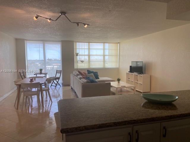 BAYVIEW TOWERS CONDO SOUT - Residential