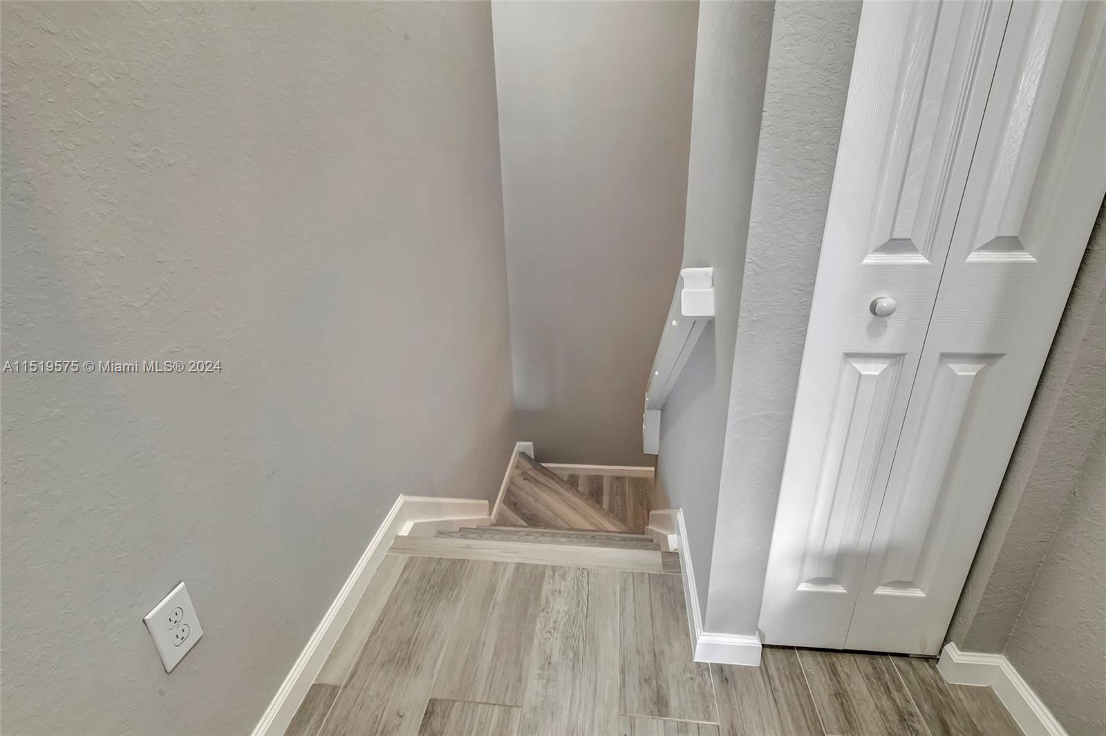 ST MAARTEN AT GRAND BAY C - Residential Lease