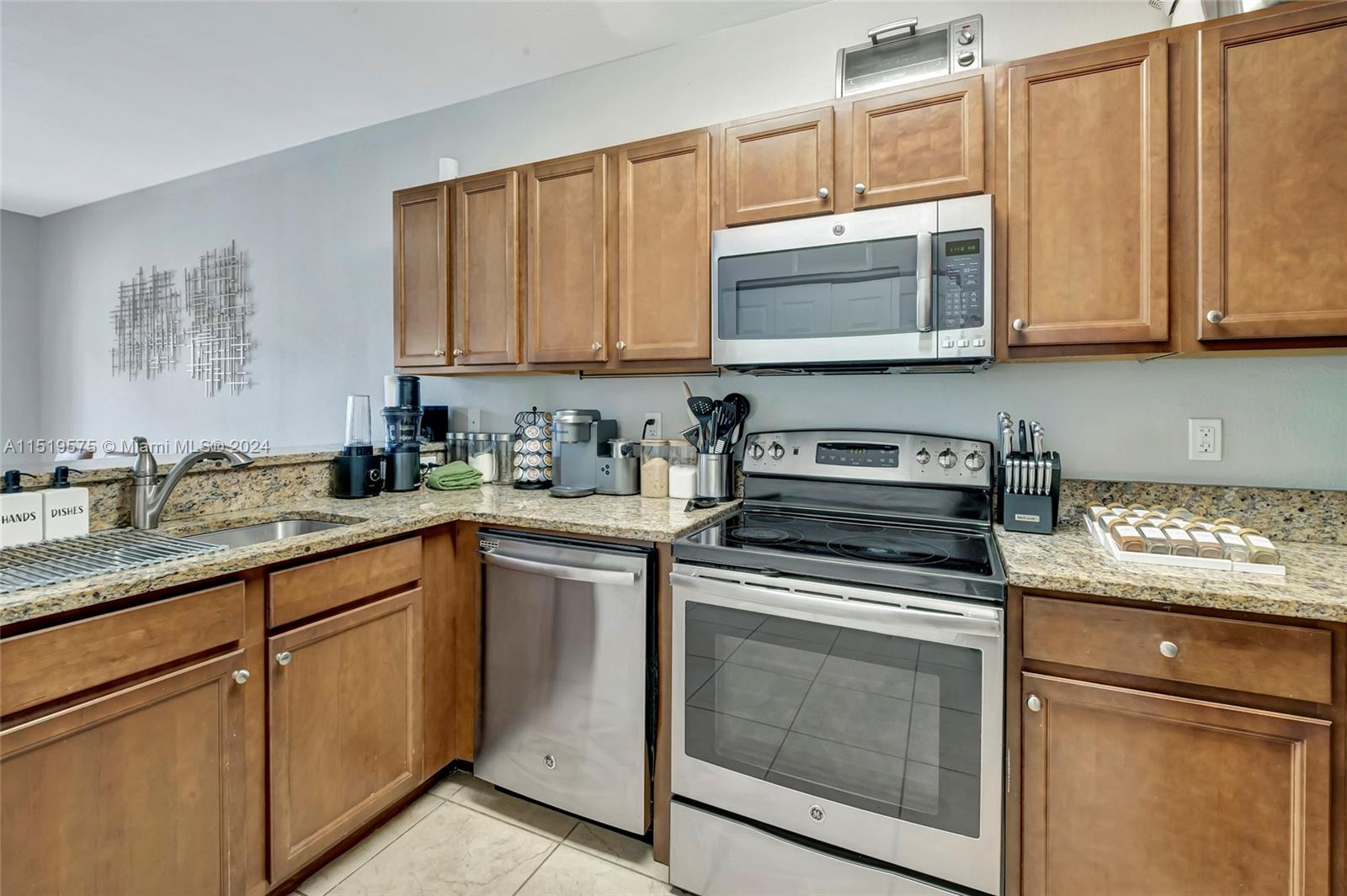 ST MAARTEN AT GRAND BAY C - Residential Lease