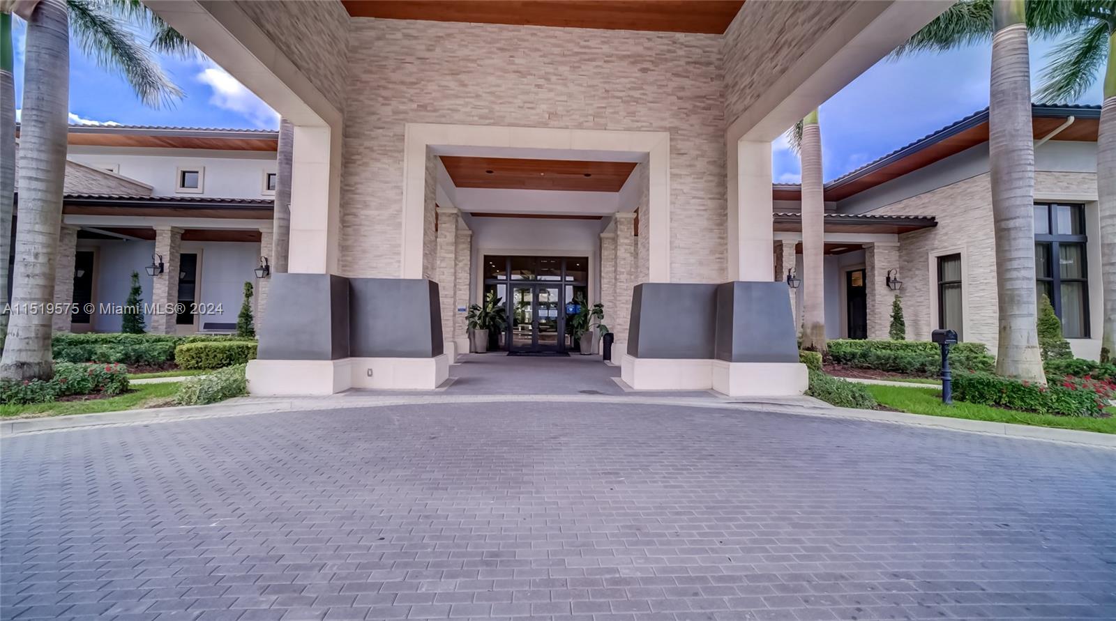 ST MAARTEN AT GRAND BAY C - Residential Lease