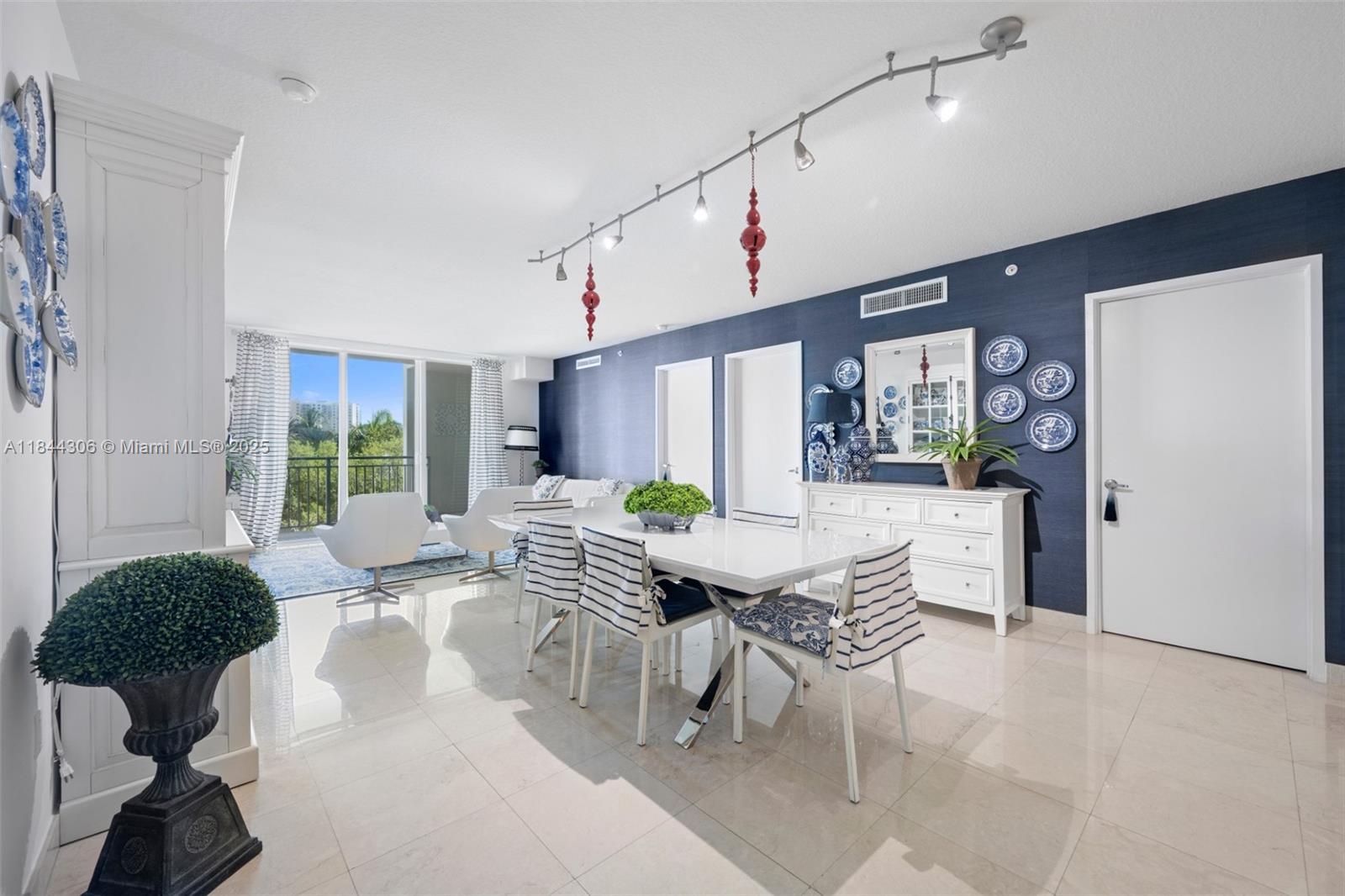ST TROPEZ ON THE BAY 1 CO - Residential
