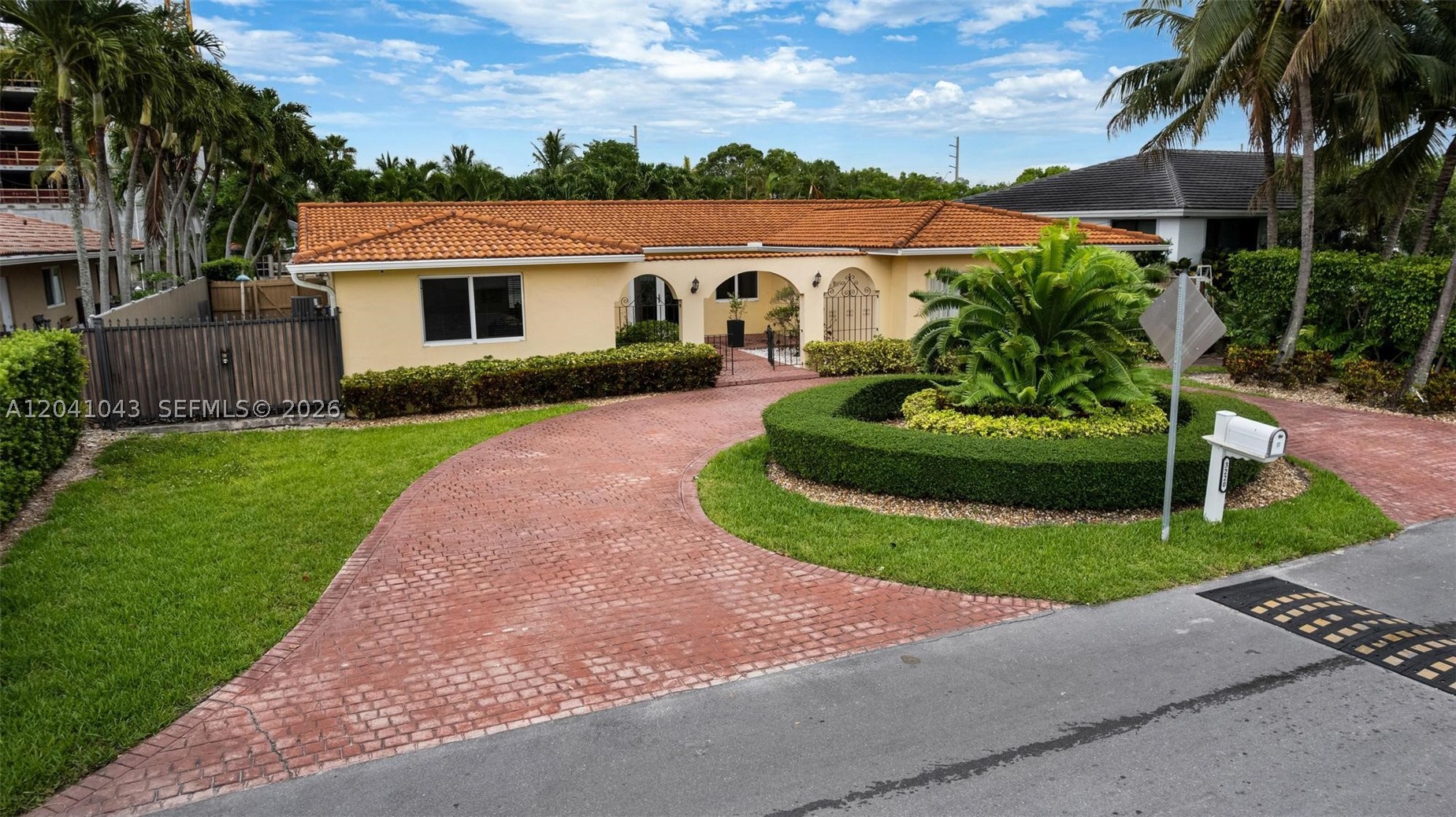 EASTERN SHORES - Residential