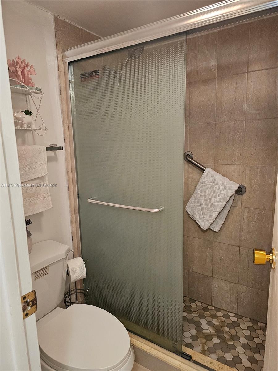 BISCAYA IV CONDO - Residential