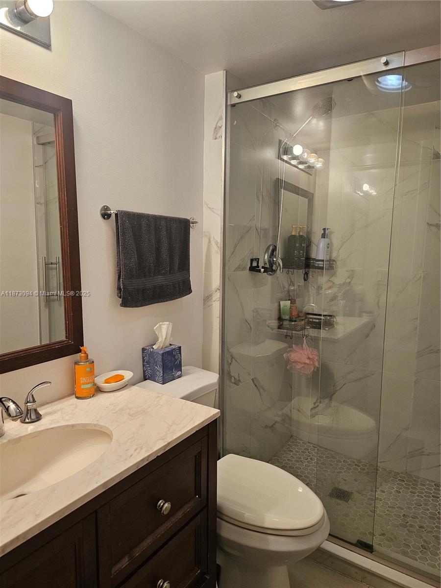 BISCAYA IV CONDO - Residential