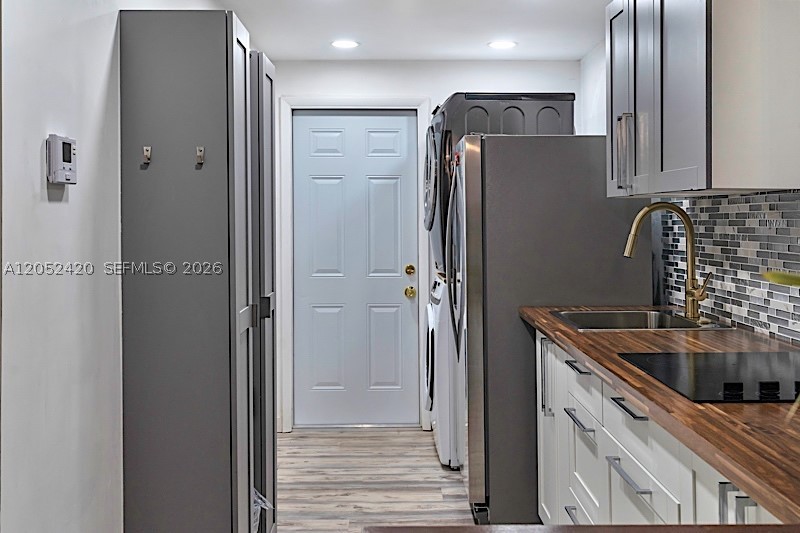 FLORIDIAN ARMS CONDO - Residential Lease