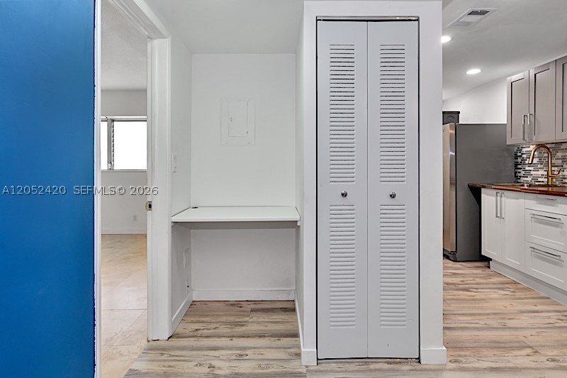 FLORIDIAN ARMS CONDO - Residential Lease