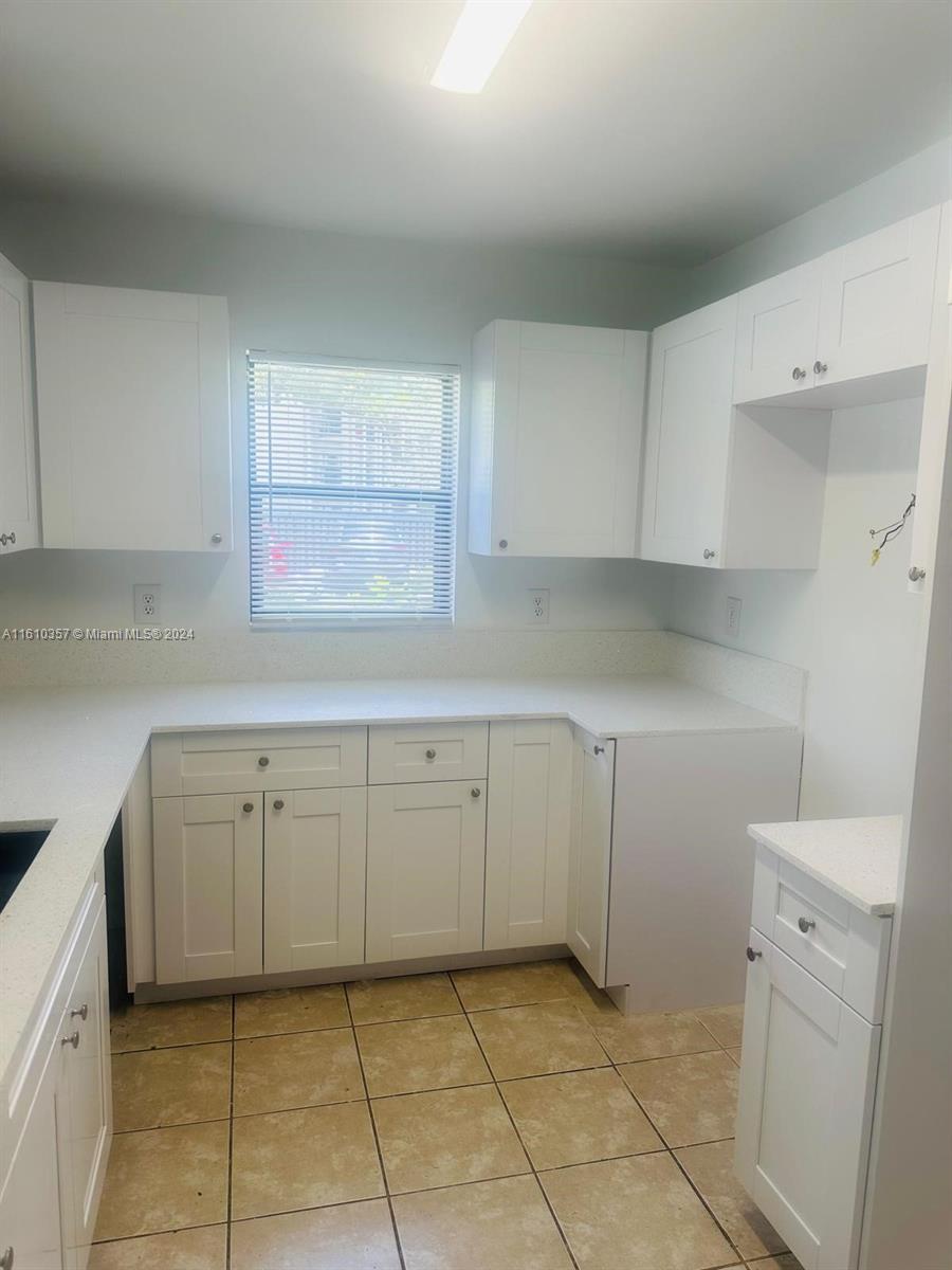 1-bedroom, 1-bathroom space with brand new kitchen appliances being installed. Great location with easy access to restaurants, a shopping center, schools, and more. Access to great amenities like a pool and playground.