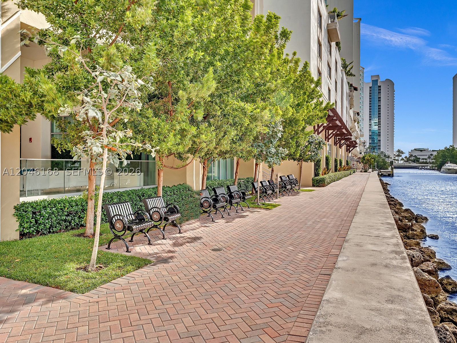 PARQUE TOWERS CONDO - Residential