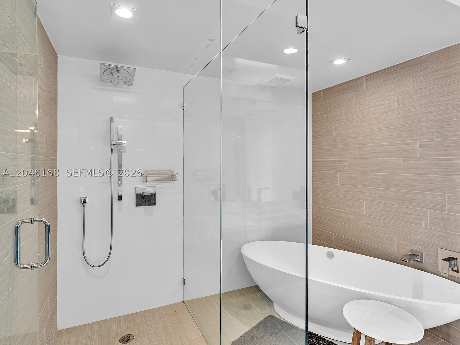 PARQUE TOWERS CONDO - Residential
