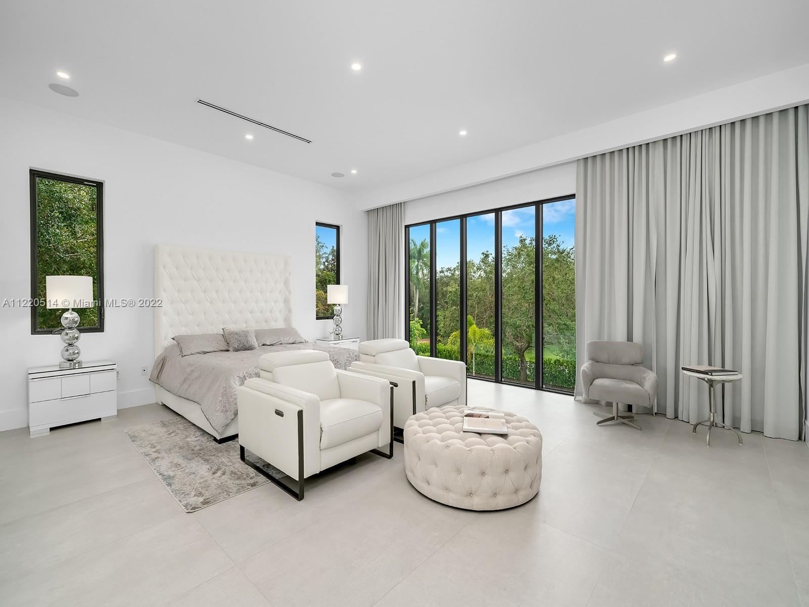 THREE LITTLE GROVES - Residential
