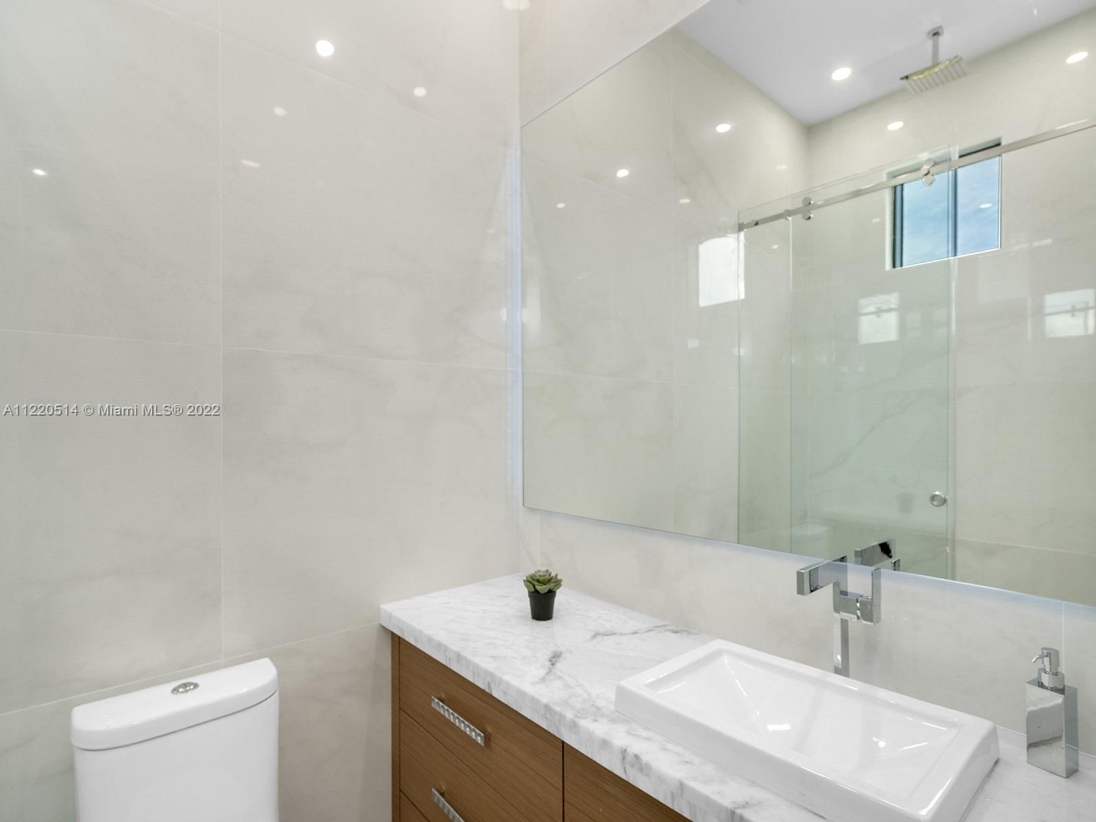 THREE LITTLE GROVES - Residential