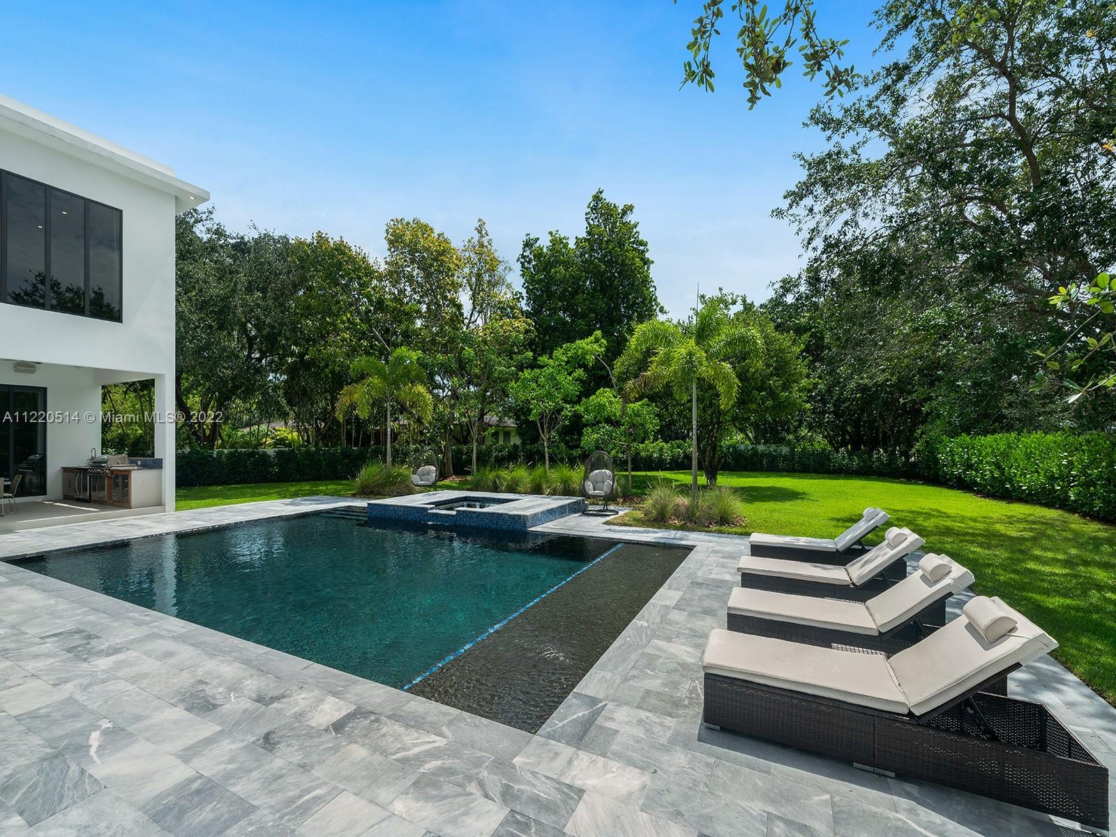 THREE LITTLE GROVES - Residential