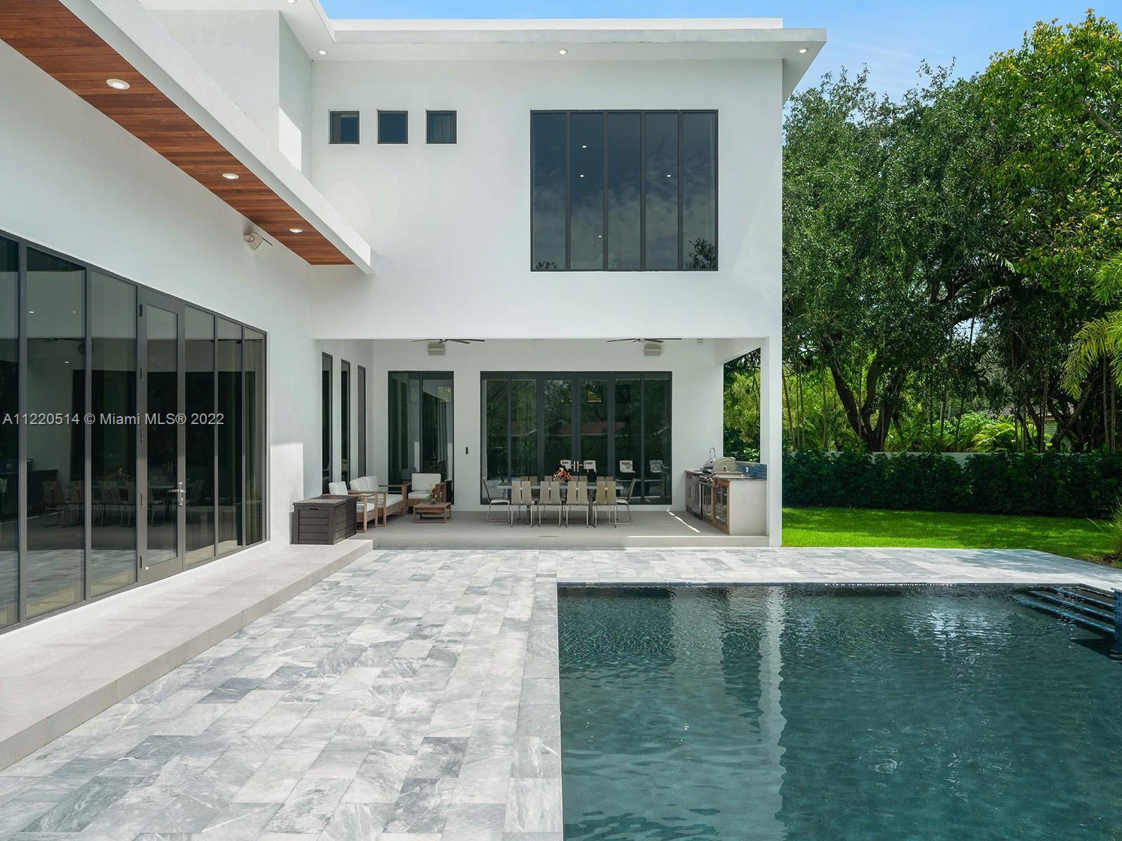 THREE LITTLE GROVES - Residential