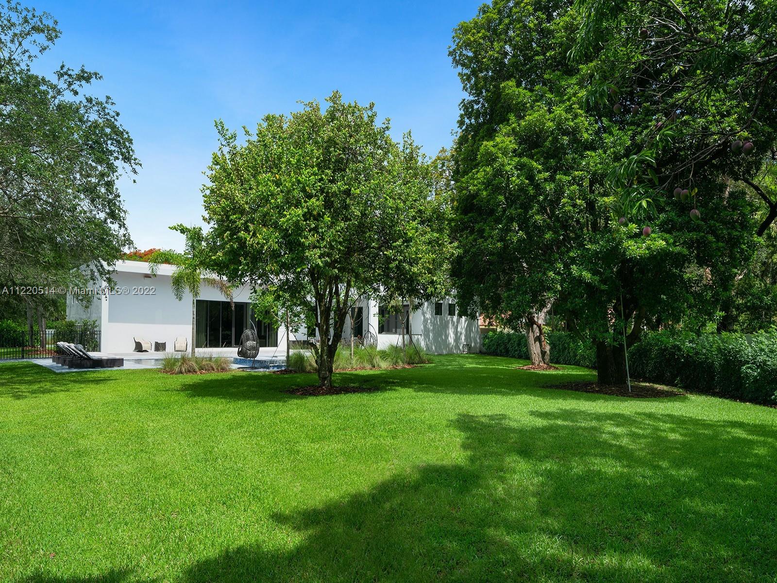 THREE LITTLE GROVES - Residential