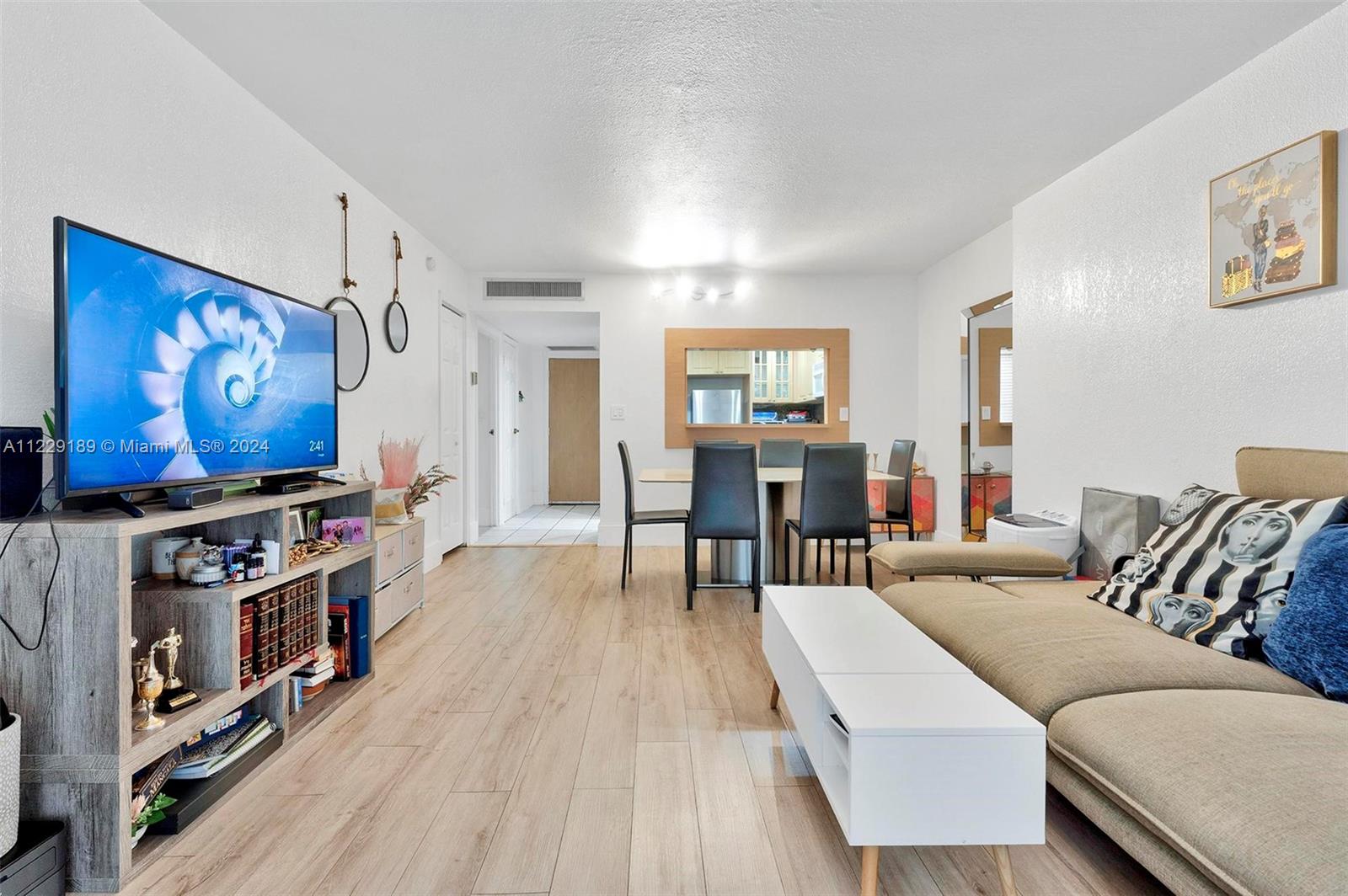 With an extraordinary location, this beautiful 1 bed/ 1 bath condo is at a walking distance to the biggest mall in the area: the Aventura Mall. Also the Gulfstream Park, Hollywood Beach, Winn Dixie, schools, banks, restaurants and more are near by. Top ammenities that include modern barbecues, pool, party saloon, card room, library and more... Call us now!