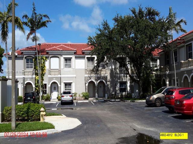 Lovely 3/2 Townhome in Vizcaya. Split floor plan. Washer/dryer. New wood floors. Gated community with lots of amenities. 24 hr armed security.  Close to major highways, schools, Miramar Town center, and much more.  Must see!! Owner motivated. Sold as-is.