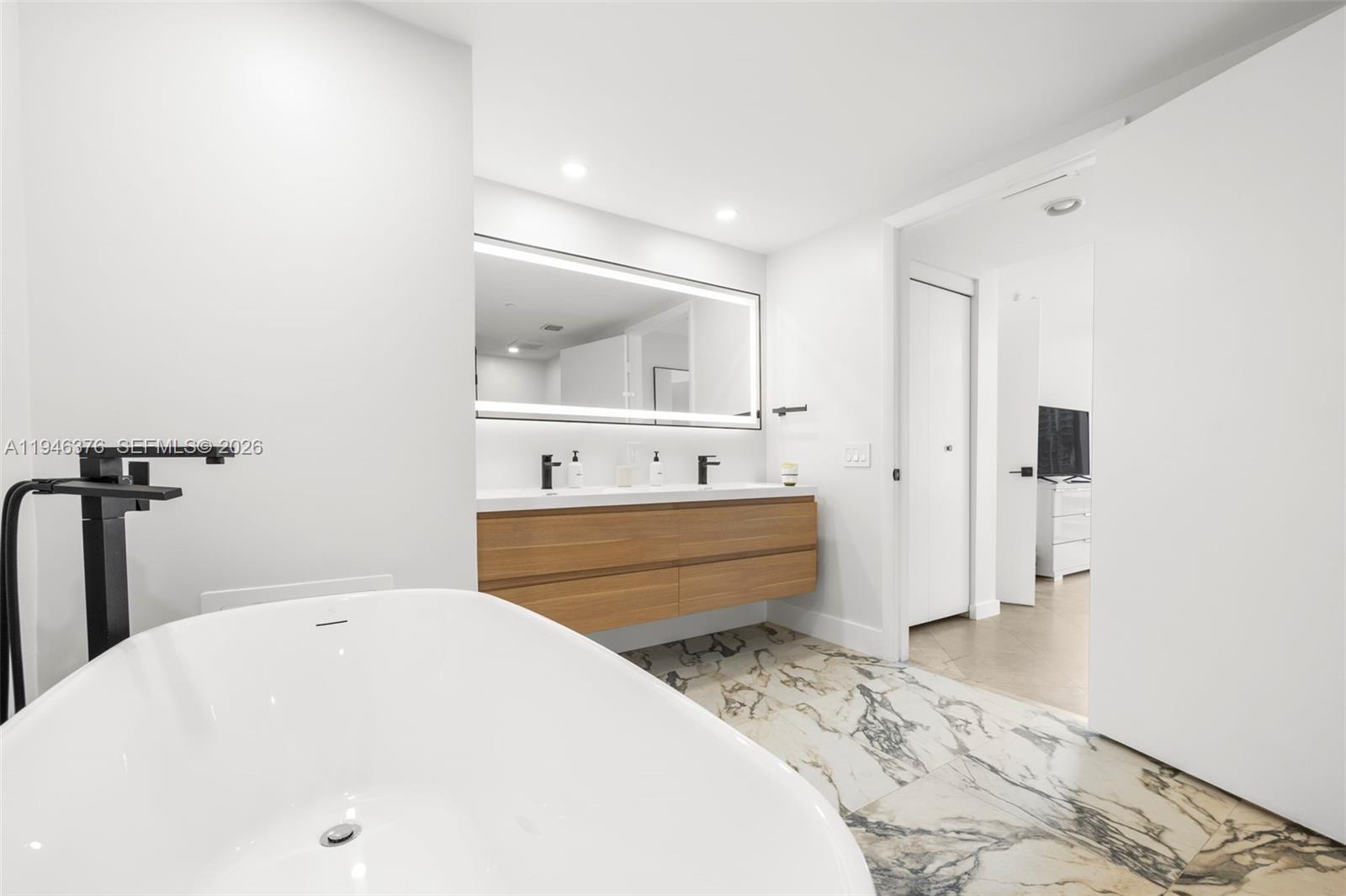 ICON BRICKELL CONDO NO 3 - Residential