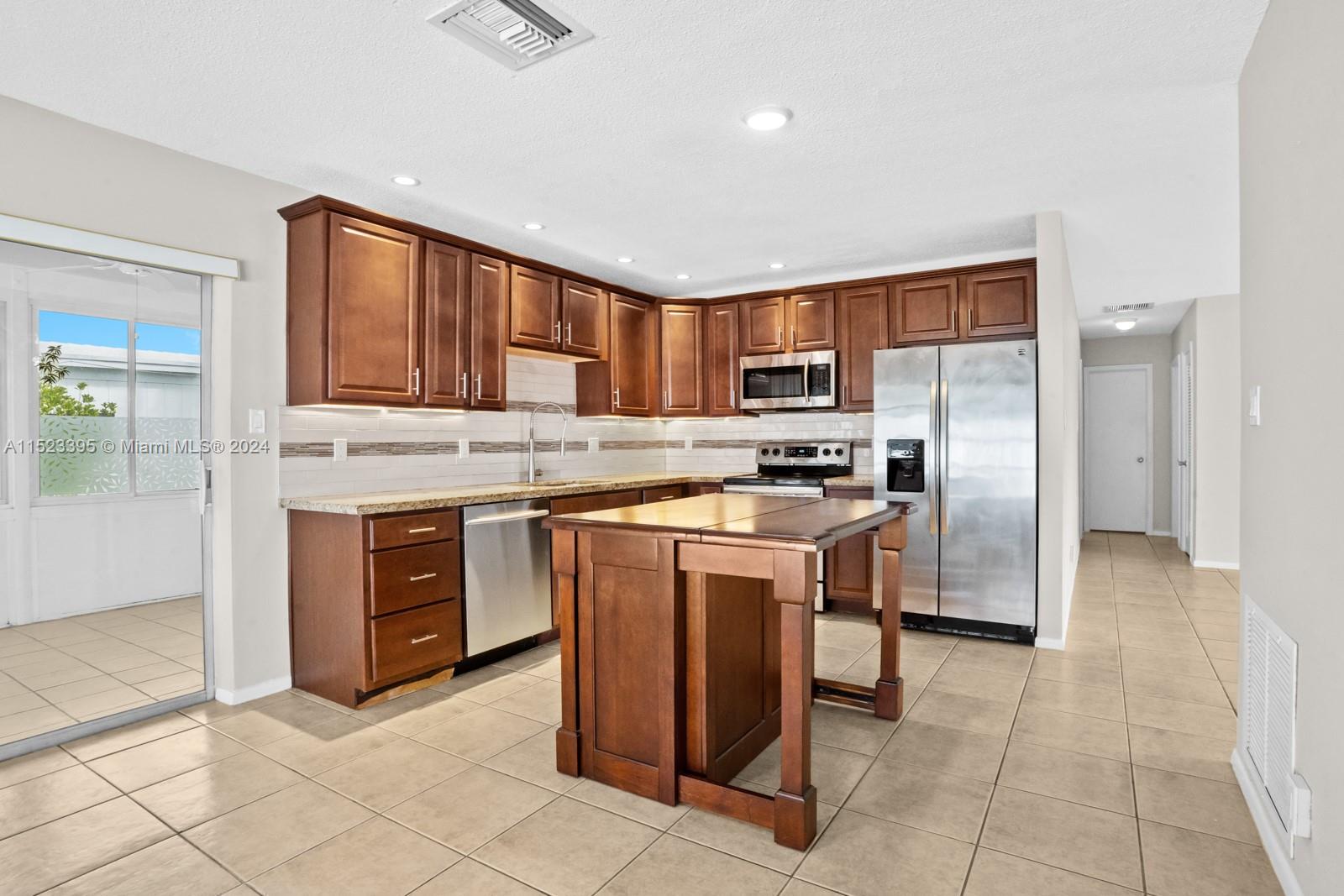 MAINLANDS OF TAMARAC LAKE - Residential