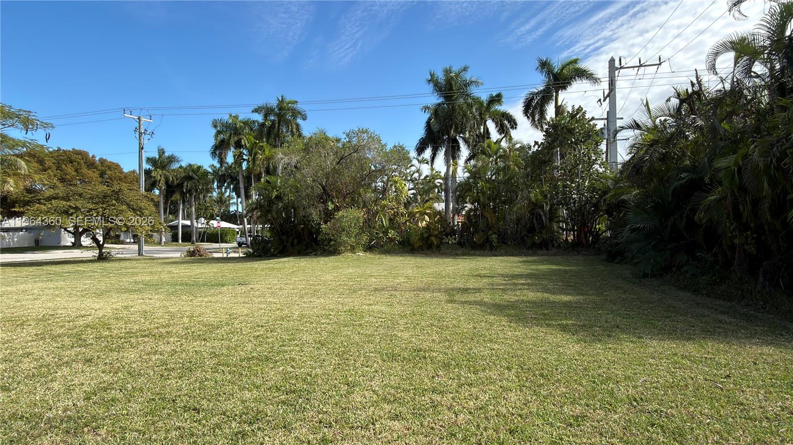 HOLLYWOOD LAKES SECTION - Land