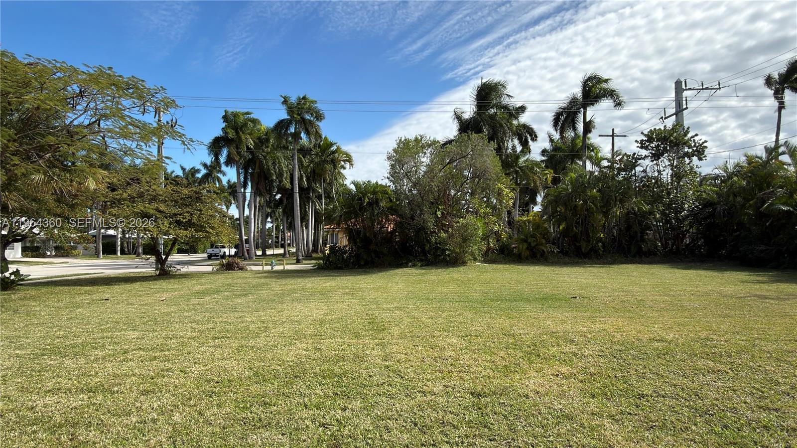 HOLLYWOOD LAKES SECTION - Land